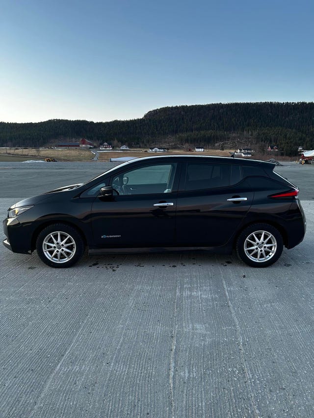2018 NISSAN LEAF - 11