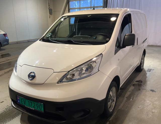 VSKYAAME0U0601958 2018 NISSAN E-NV200-1