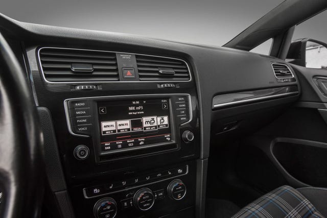2015 VOLKSWAGEN GOLF - 21