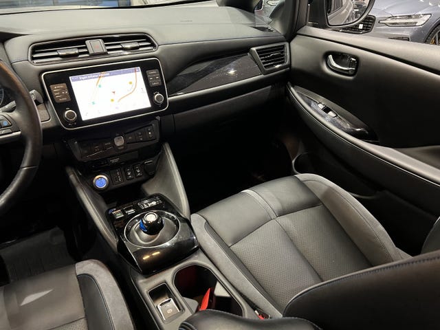 2021 NISSAN LEAF - 18
