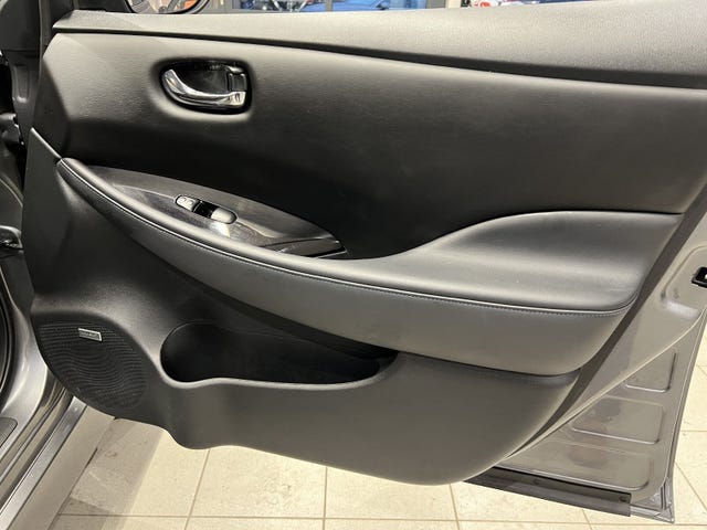 2021 NISSAN LEAF - 11