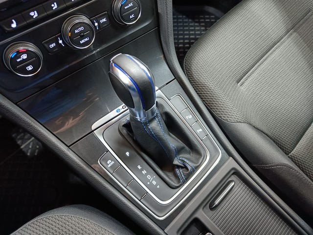 2018 VOLKSWAGEN GOLF - 39