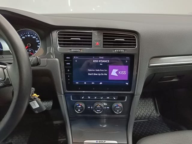 2018 VOLKSWAGEN GOLF - 27