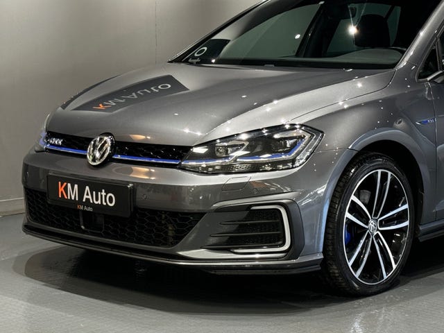 WVWZZZAUZJW803087 2018 VOLKSWAGEN GOLF-2