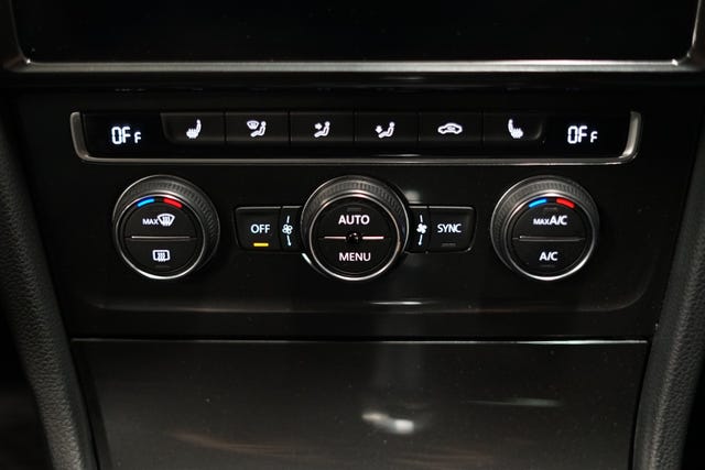 2019 VOLKSWAGEN GOLF - 18
