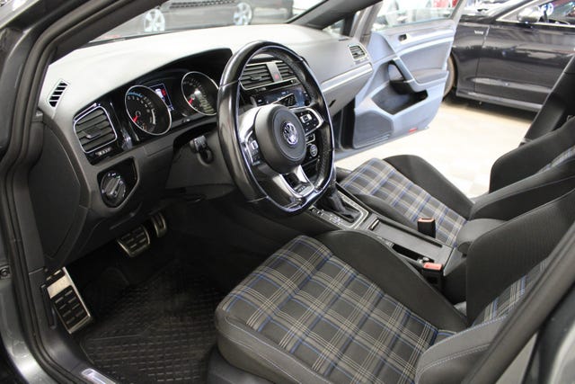 2019 VOLKSWAGEN GOLF - 19