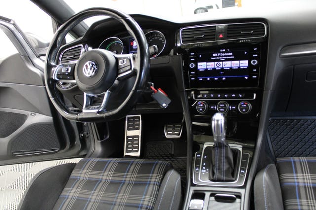 2019 VOLKSWAGEN GOLF - 23