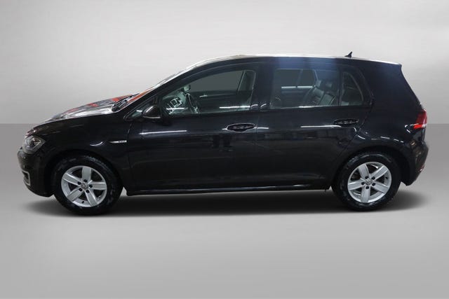 WVWZZZAUZJW910976 2018 VOLKSWAGEN GOLF-1