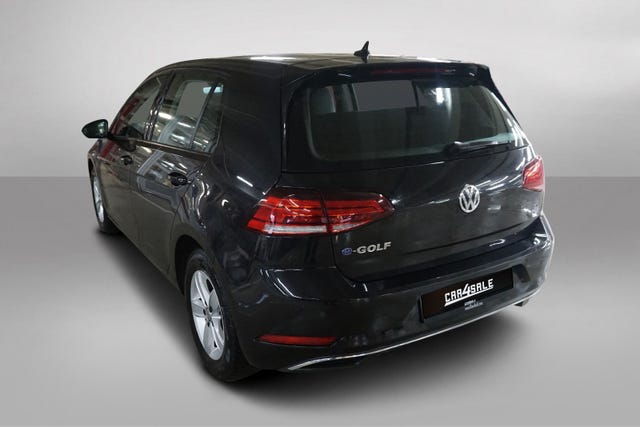 WVWZZZAUZJW910976 2018 VOLKSWAGEN GOLF-2