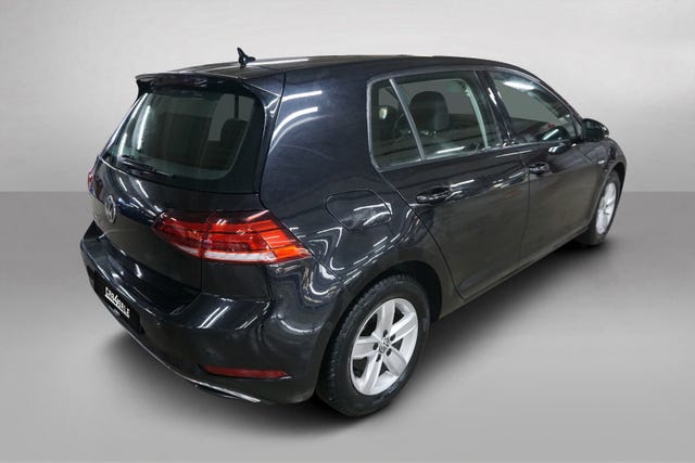WVWZZZAUZJW910976 2018 VOLKSWAGEN GOLF-4