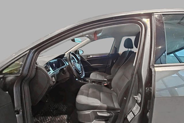 WVWZZZAUZJW906803 2018 VOLKSWAGEN GOLF-3