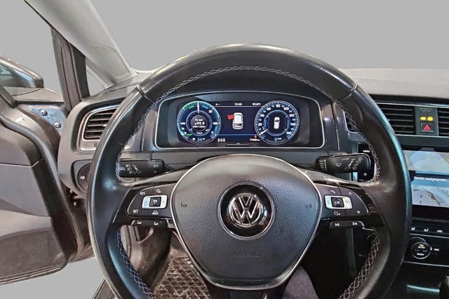 WVWZZZAUZJW906803 2018 VOLKSWAGEN GOLF-4