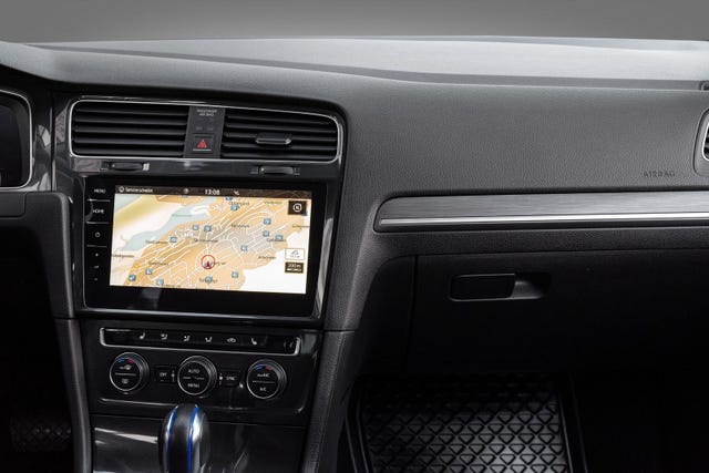 2018 VOLKSWAGEN GOLF - 25