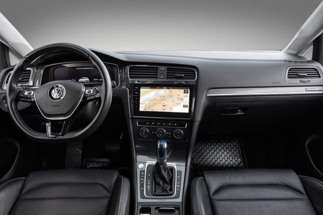 2018 VOLKSWAGEN GOLF - 18