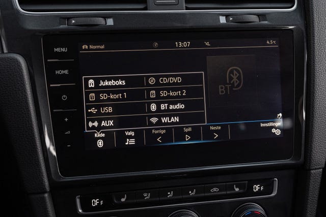 2018 VOLKSWAGEN GOLF - 24