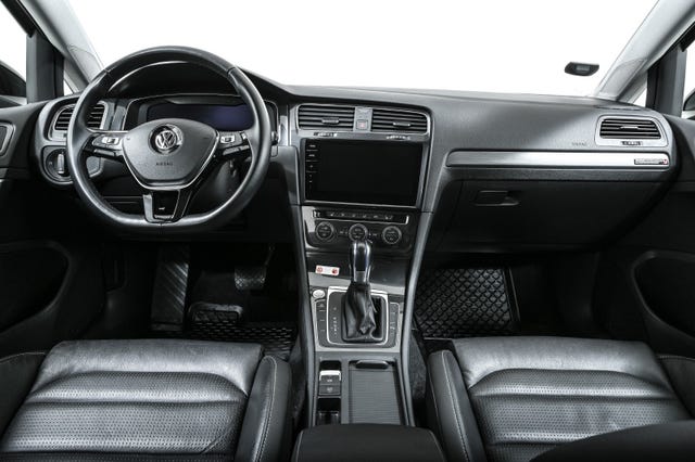 2019 VOLKSWAGEN GOLF - 19