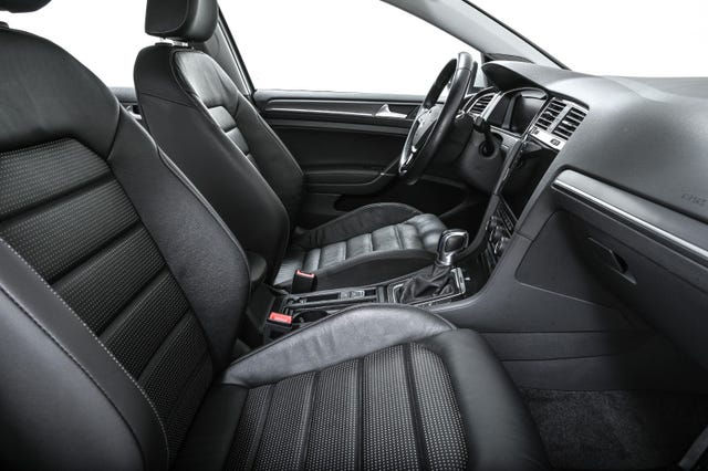 2019 VOLKSWAGEN GOLF - 19