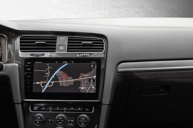 2019 VOLKSWAGEN GOLF - 19
