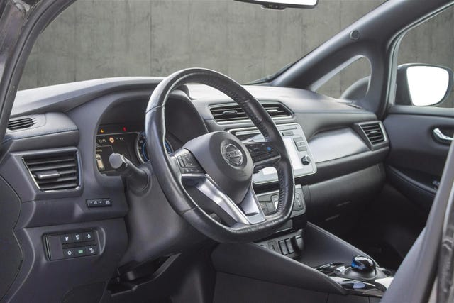 2018 NISSAN LEAF - 12