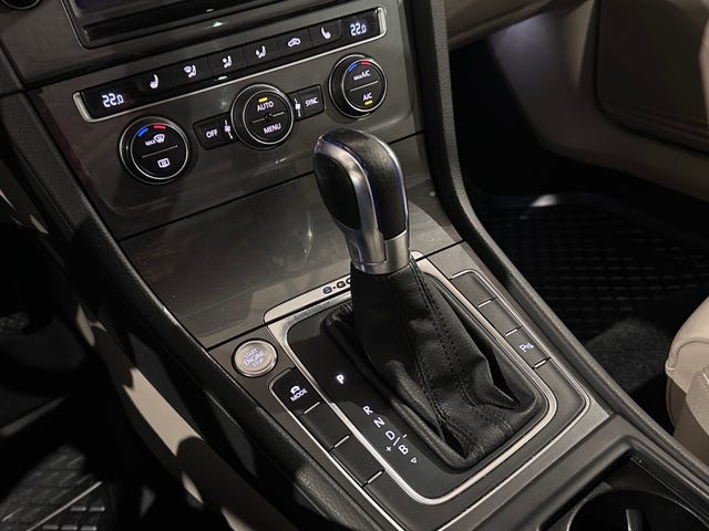 2015 VOLKSWAGEN GOLF - 24