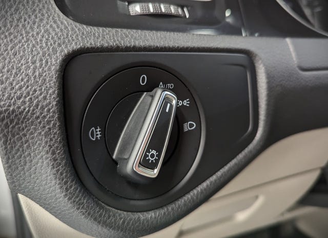 2019 VOLKSWAGEN GOLF - 19
