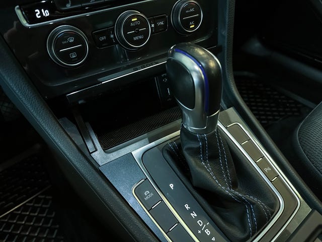 2019 VOLKSWAGEN GOLF - 15