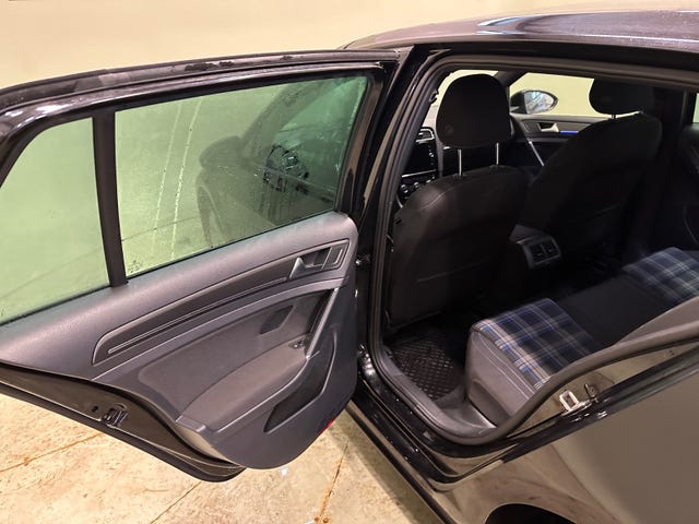 2018 VOLKSWAGEN GOLF - 30
