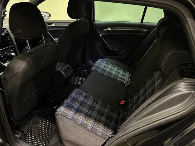 2018 VOLKSWAGEN GOLF - 33