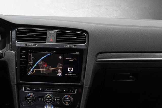 2019 VOLKSWAGEN GOLF - 19