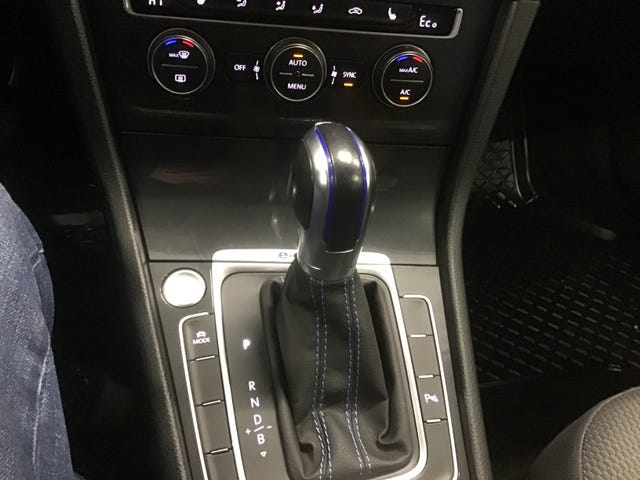 2019 VOLKSWAGEN GOLF - 8