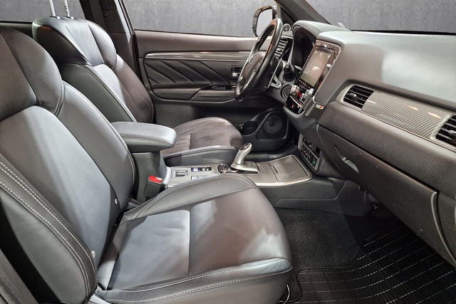 2020 MITSUBISHI OUTLANDER - 9