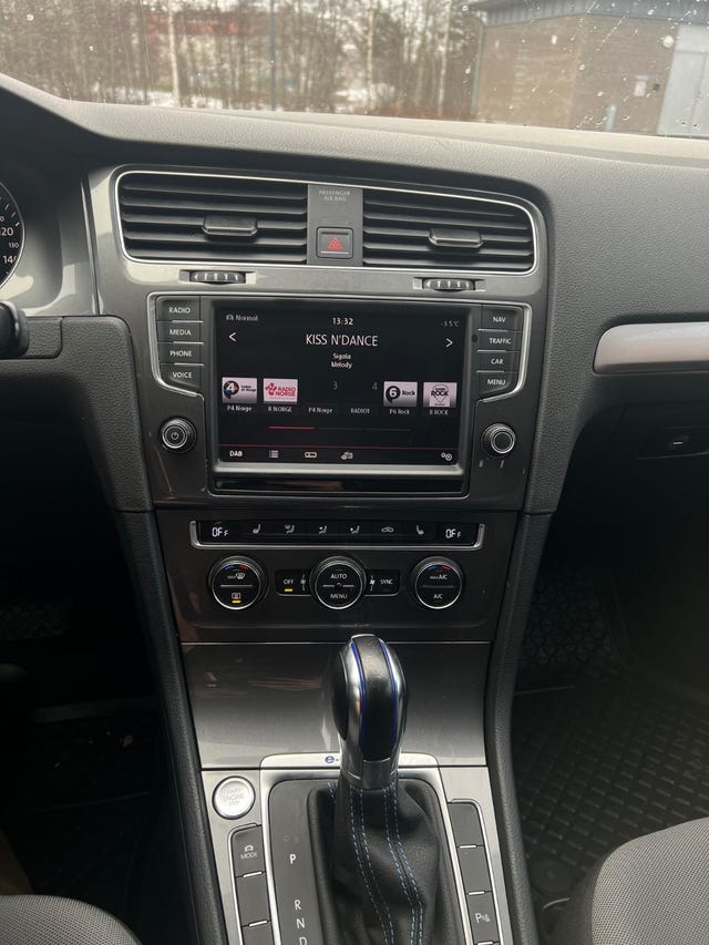 2015 VOLKSWAGEN GOLF - 19