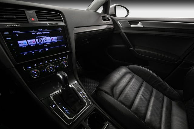 2019 VOLKSWAGEN GOLF - 18