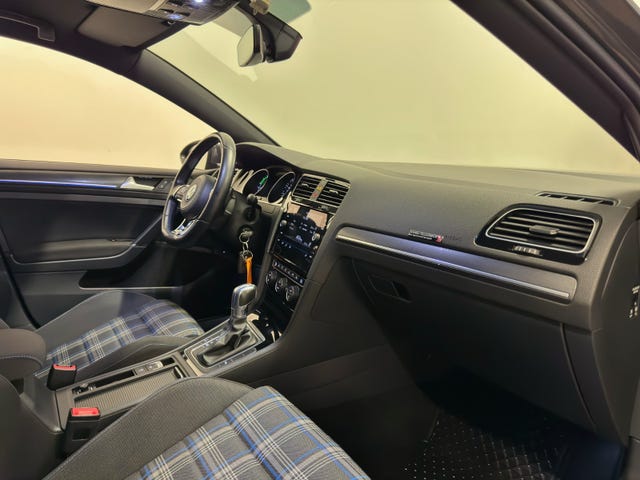 2019 VOLKSWAGEN GOLF - 16