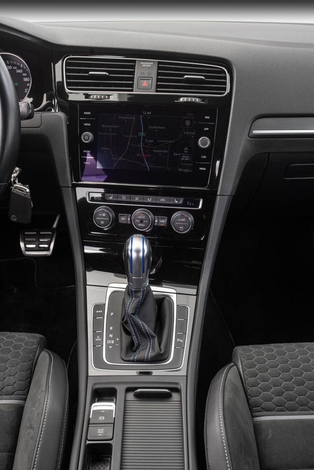 2019 VOLKSWAGEN GOLF - 24