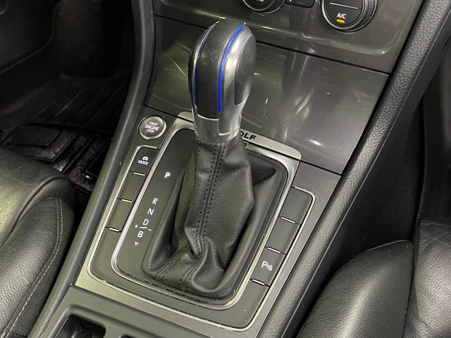 2015 VOLKSWAGEN GOLF - 8