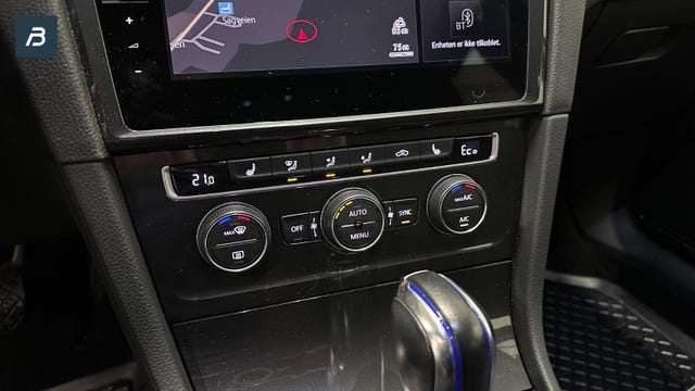 2018 VOLKSWAGEN GOLF - 30