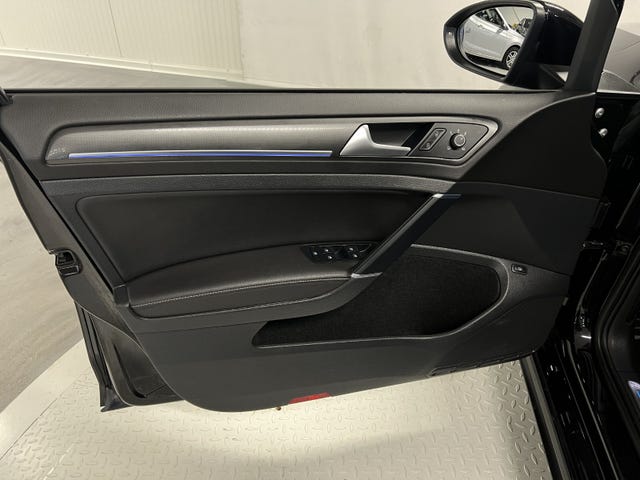 2018 VOLKSWAGEN GOLF - 38