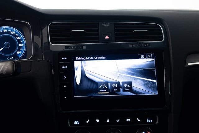 2019 VOLKSWAGEN GOLF - 24