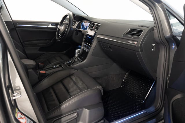 2019 VOLKSWAGEN GOLF - 19
