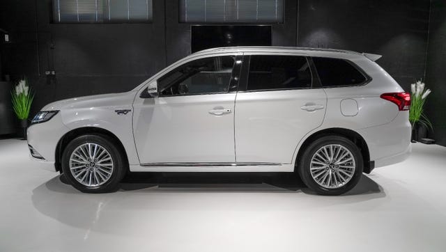 JMBXDGG3WLZ018941 2020 MITSUBISHI OUTLANDER-2