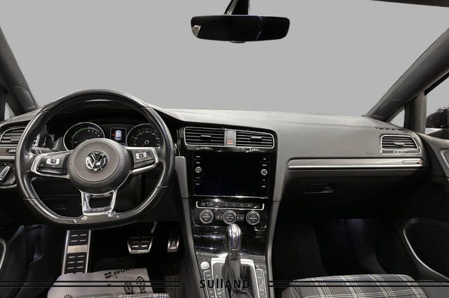 2018 VOLKSWAGEN GOLF - 9