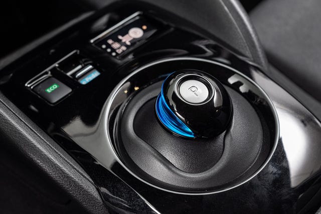 2022 NISSAN LEAF - 16
