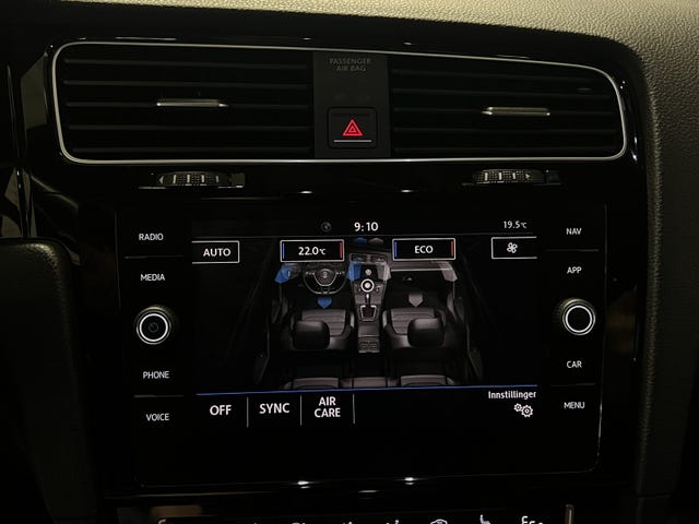 2018 VOLKSWAGEN GOLF - 30