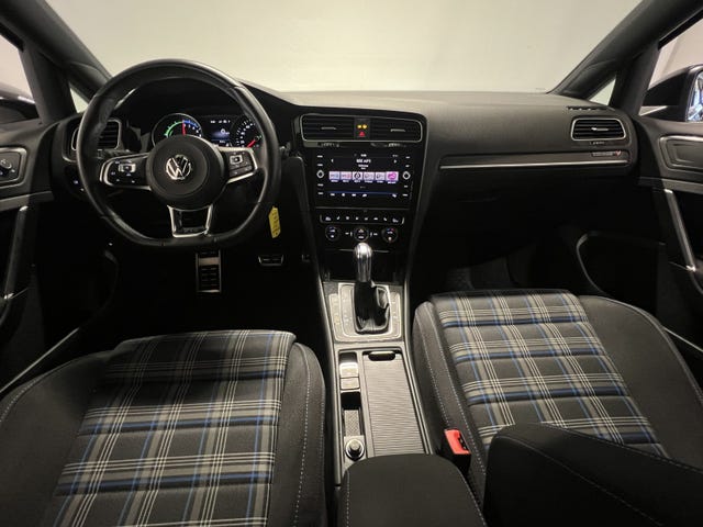 WVWZZZAUZJW802151 2018 VOLKSWAGEN GOLF-4