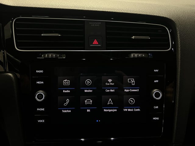 2018 VOLKSWAGEN GOLF - 24