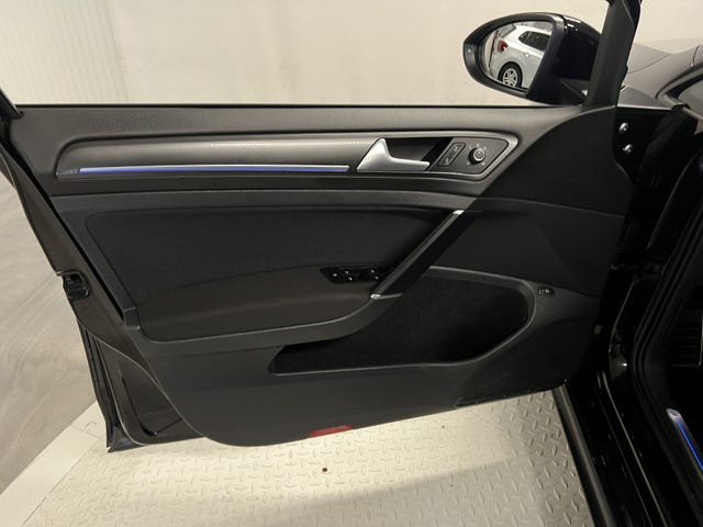 2018 VOLKSWAGEN GOLF - 36