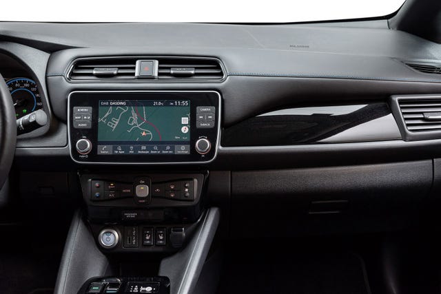 2022 NISSAN LEAF - 18