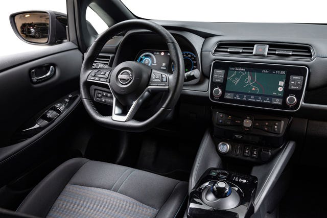 2022 NISSAN LEAF - 25
