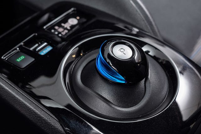 2022 NISSAN LEAF - 16